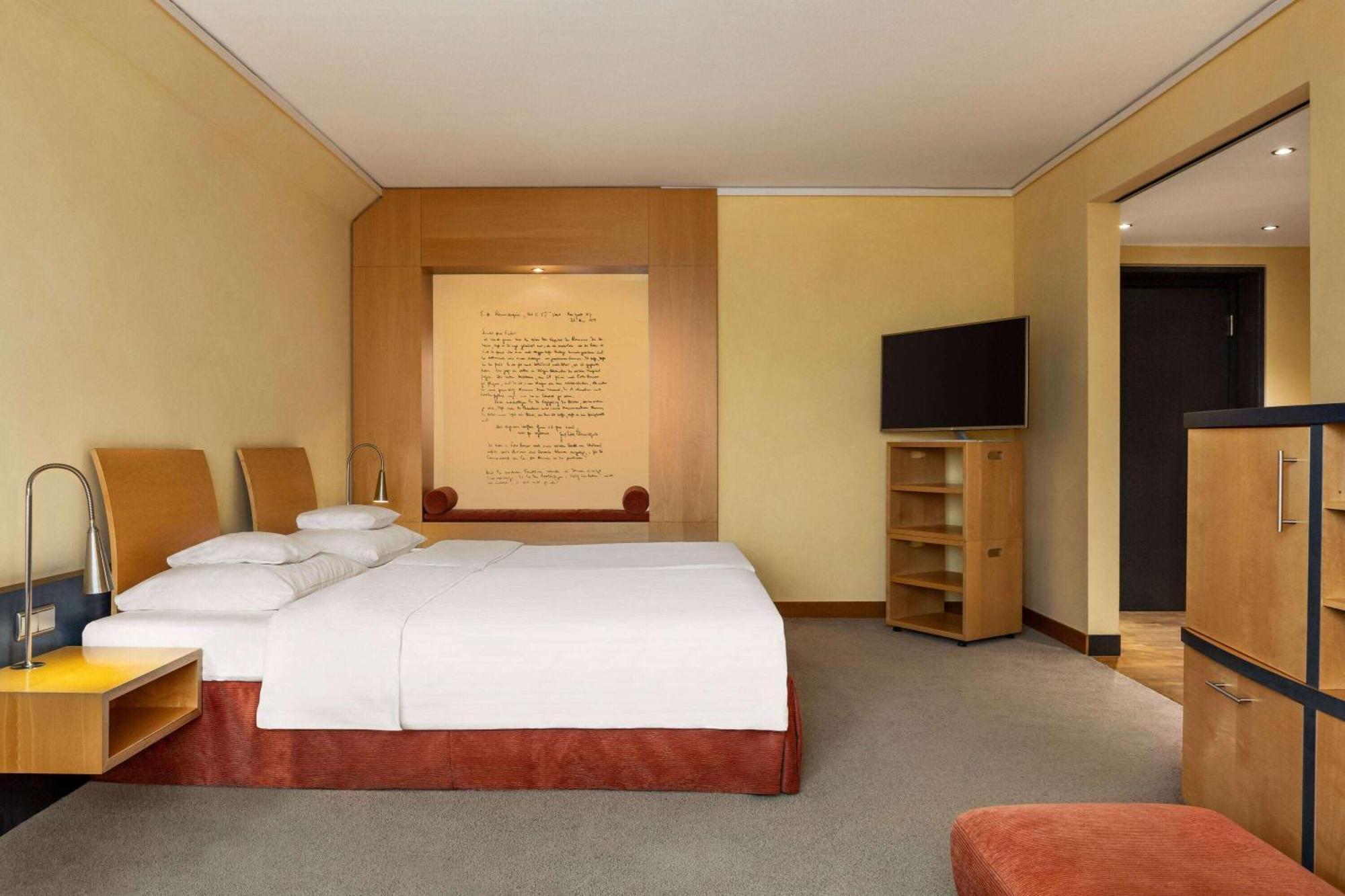 เวียนนา เฮาส์ เรมาร์ค ออสนาบรึค Hotel ภายนอก รูปภาพ